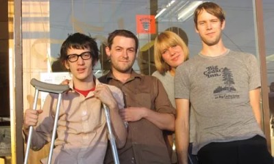 Gowns meld droning noise with quiet folk-pop