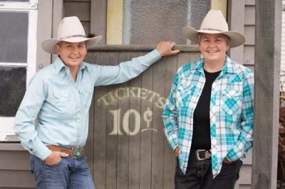 The Topp Twins: Untouchable Girls