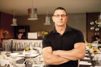Del’s in Bloomfield gets a makeover from TV chef Robert Irvine and Restaurant Impossible