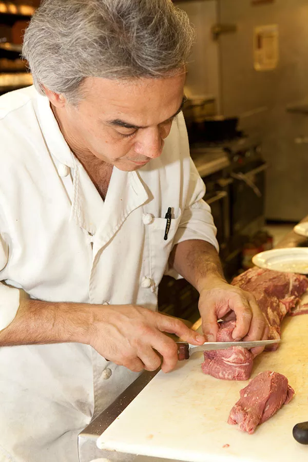 johnny_s-chef-ron-zummo-cuts-steak-to-order.webp