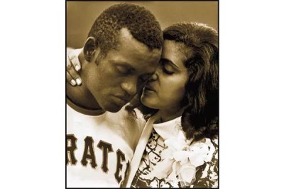 With photos and oral history, a new book portrays Roberto Clemente mostly through the eyes of his family.