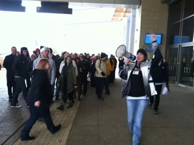 Rivers Casino employees march for right to unionize