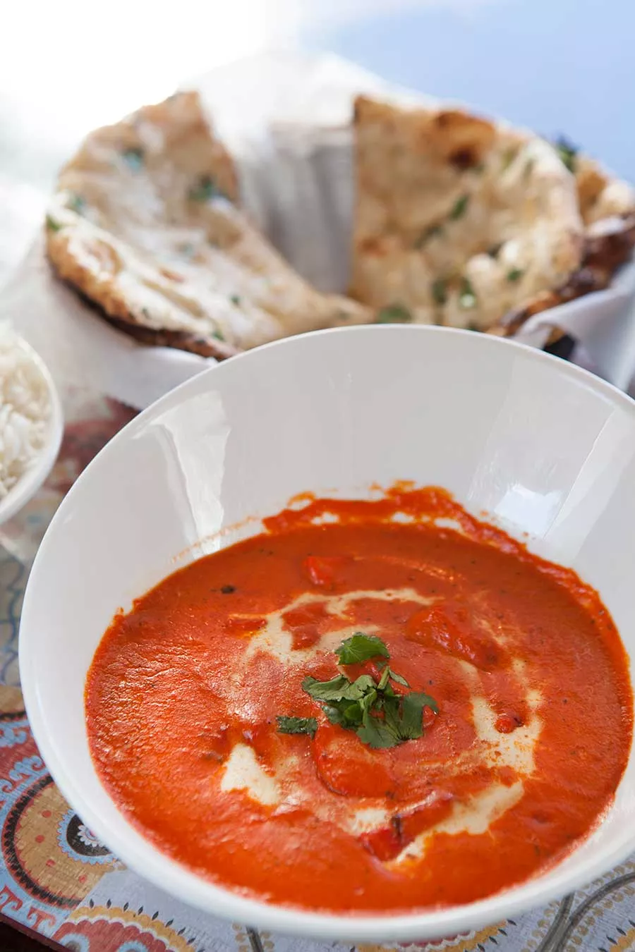butter-chicken-with-garlic-naan.webp
