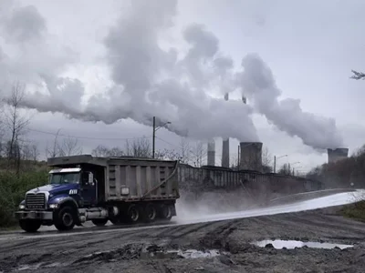 A powerful exhibit takes stock of air pollution in the region