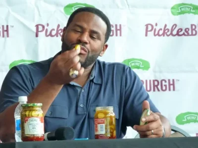 Pittsburgh Steelers greats Bettis and Ward in town to promote Picklesburgh