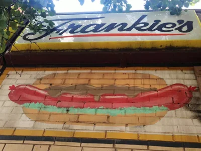 The antidote to Pittsburgh’s highfalutin’ food-scene: Frankie’s Extra Long