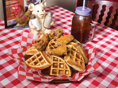 Q&M’s Fish, Chik & Ribs in Plum offers smoky barbecue and excellent sides