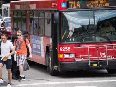 Our student travel guide and recommendations on walking, biking, driving, and using public transit and ride-hailing apps