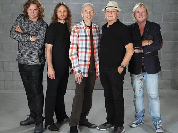 Yes pleases fans old and new on its current tour
