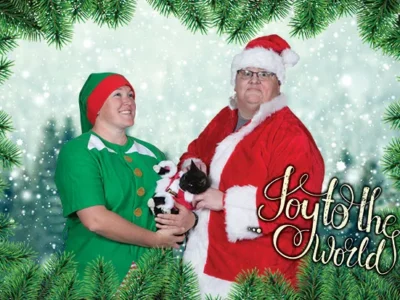 Want the perfect holiday card? Lose those Steelers jerseys and dial back the creepy