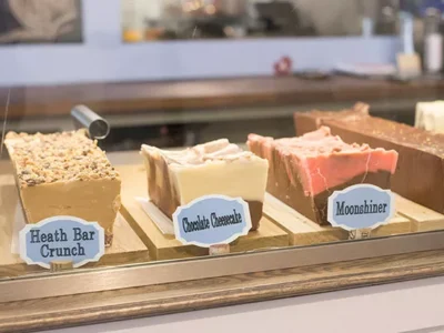 Chocolate Moonshine Co. brings (non-alcoholic) fudge treats to Lawrenceville