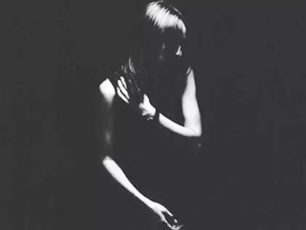 Brooke Annibale releases dreamy full-length Hold to the Light