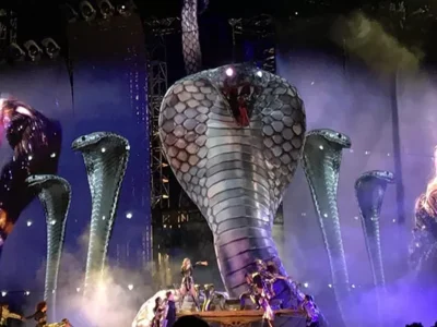 Taylor Swift brings fire, glitter, and so, so many snakes to Heinz Field