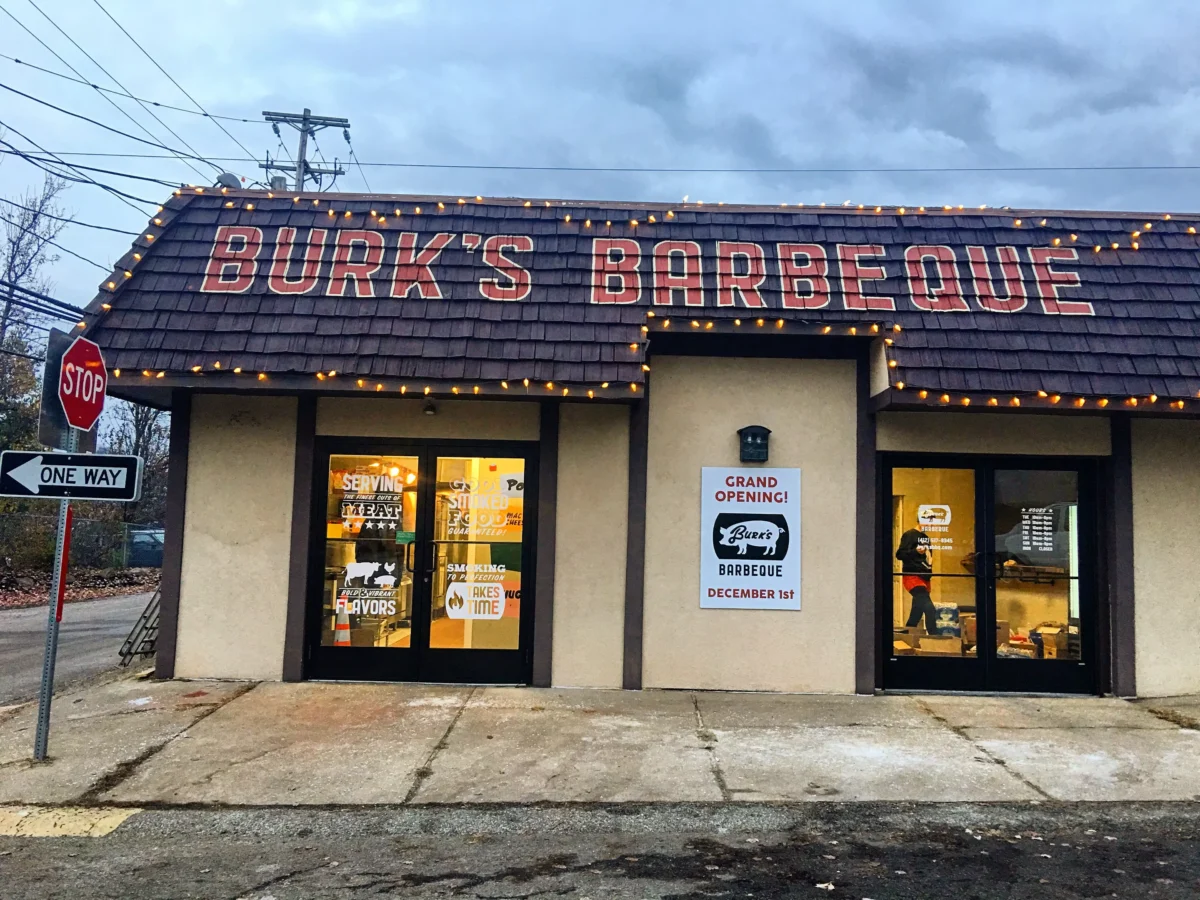 Burk’s Barbeque brings smoked ribs, chicken, pork, and brisket to Oakmont, with a grand opening Dec. 1