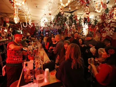 Take yourself on a holiday bar crawl in Downtown Pittsburgh this week