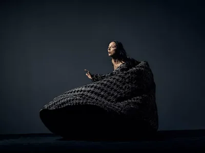 CorningWorks marks ten years with a challenging new performance, with a shadow of…