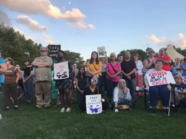 Bill Peduto and hundreds of Pittsburghers call for closing Berks immigrant detention center