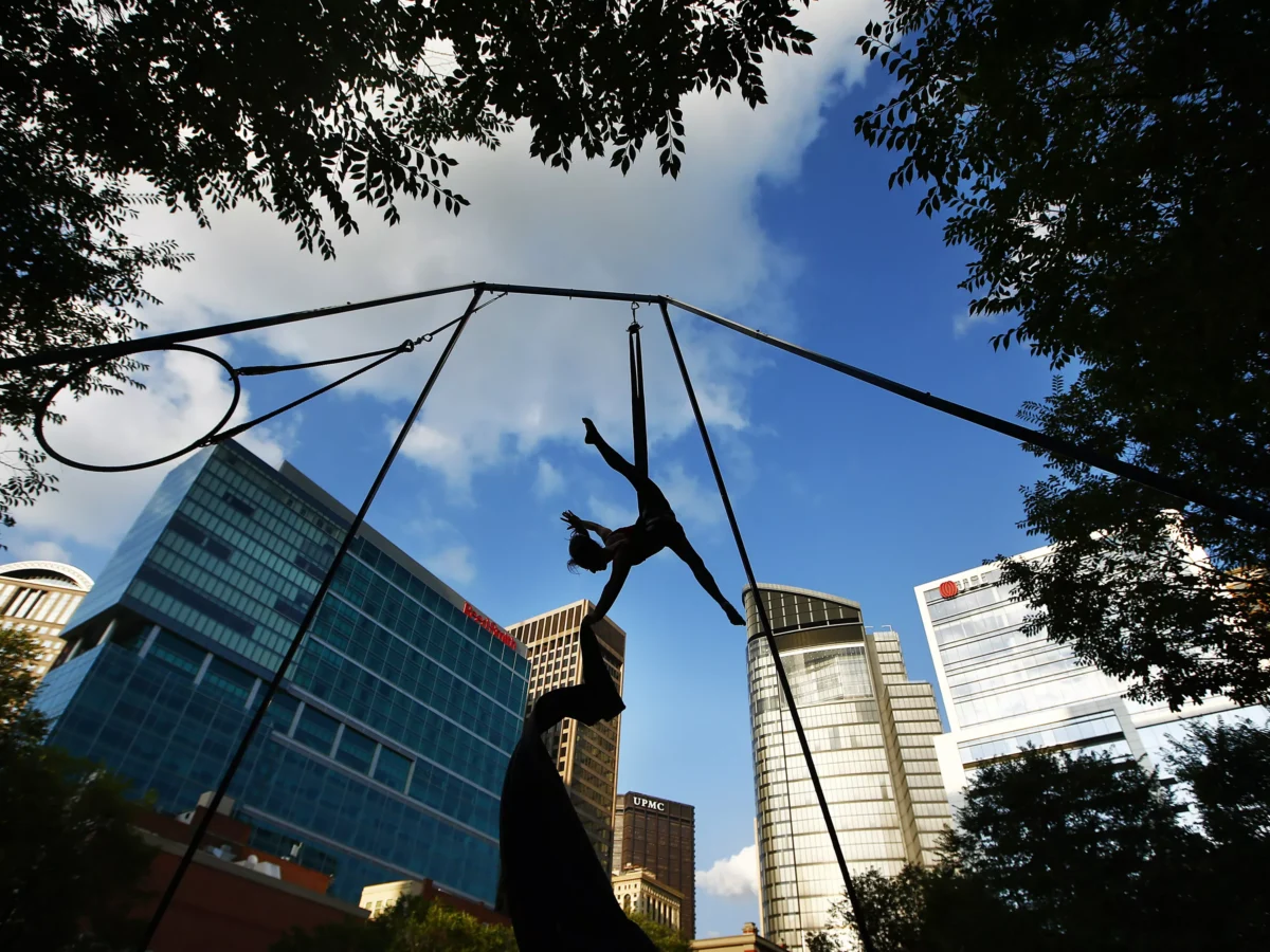 Photos: Circus Arts at the Friday Night Market