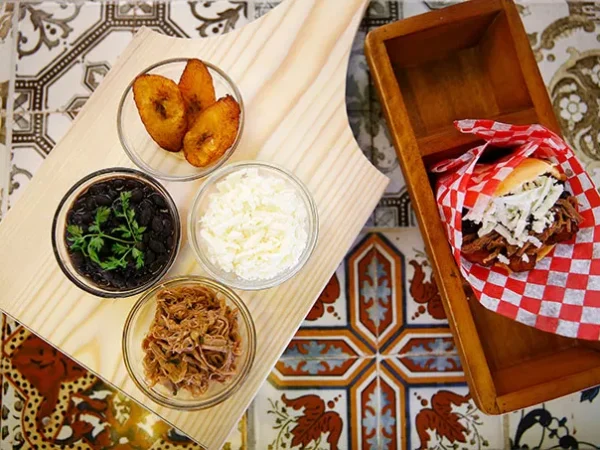 Former Primanti Bros. downtown location serving Venezuelan street food — again