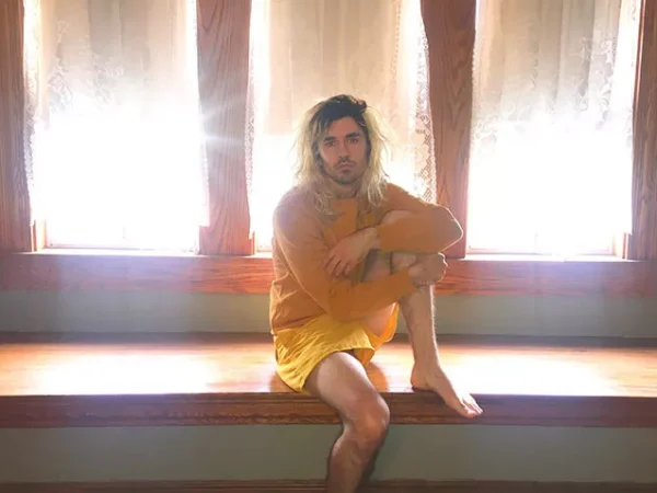 The 412: wwoman’s music video is pleasurable and indulgent