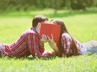 Tips for navigating parties, relationships, and sexual health for college freshman