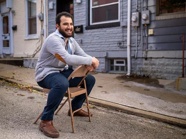 Mahmoud Yacoub personifies his bipolar symptoms with his music