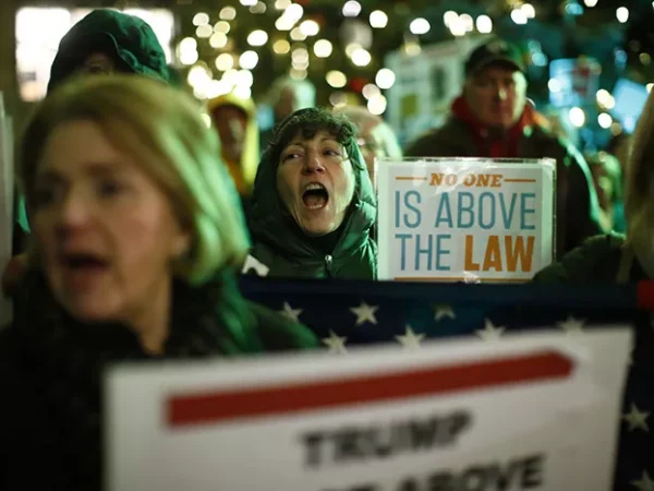 Hundreds rally in Pittsburgh in support of impeaching President Trump