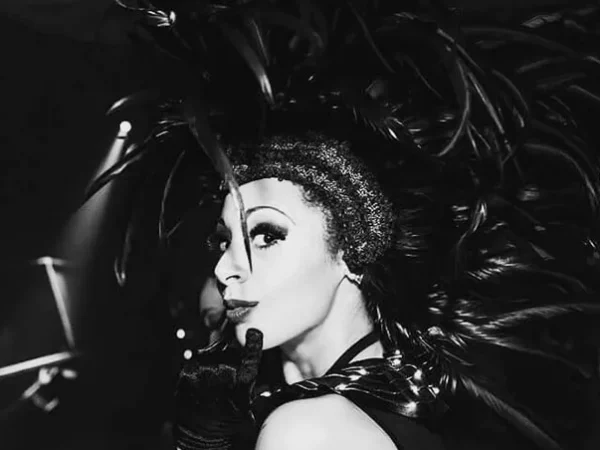 Go-go dancer Alicia Lynn is ‘living the Flashdance life!’