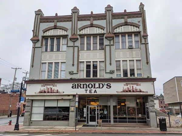 After reaching agreement, North Side cafe Arnold’s Tea is asking for community support