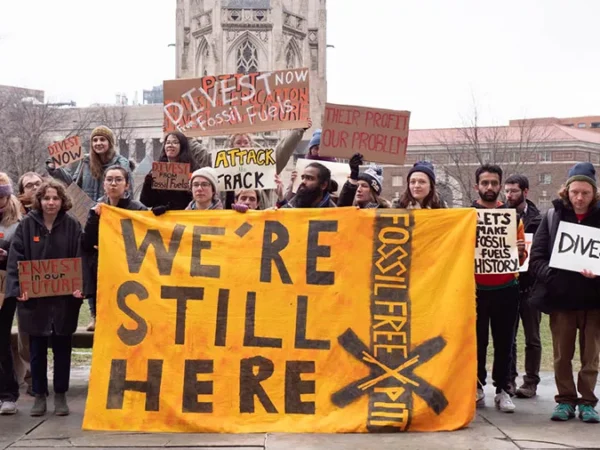 Calls for Pitt to divest from fossil fuel companies renewed, with alumni joining the advocacy