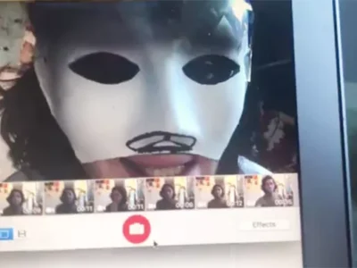 60-Second Documentary: A performing arts university student learns online during the pandemic