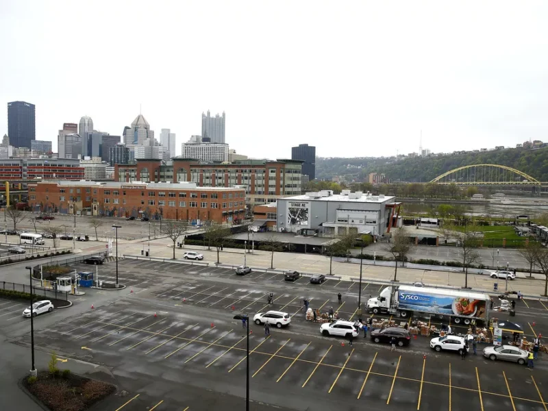 Photos: Pittsburgh Steelers team up with 412 Food Rescue and Sysco to distribute 9,000 pounds of food