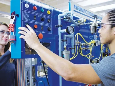 What places in Pittsburgh can help with job training for a new career