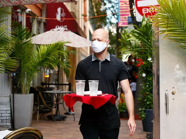 Pittsburgh service group wants restaurant workers prioritized for COVID vaccine