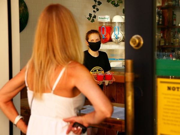 A list of Pittsburgh-area establishments renewing mask mandates and creating vaccine rules