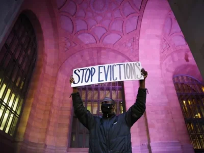 House Democrats struggle to extend federal eviction ban through mid-October