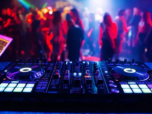 On the Tahn: Dance parties and live music at Casa Brasil, Spirit, and more (April 28-30)