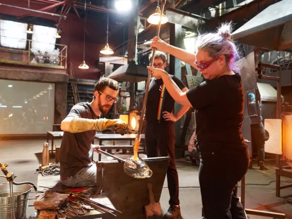 Pittsburgh glassblowing artist appears on Netflix competition show Blown Away