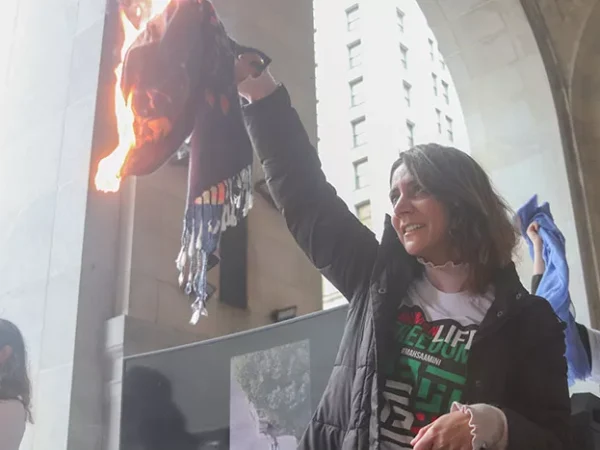 Pittsburgh joins global protests in solidarity with Iranian women following death of Mahsa Amini