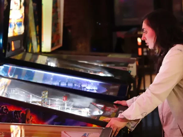 Pittsburgh Women’s Pinball League flips off misogyny with supportive play