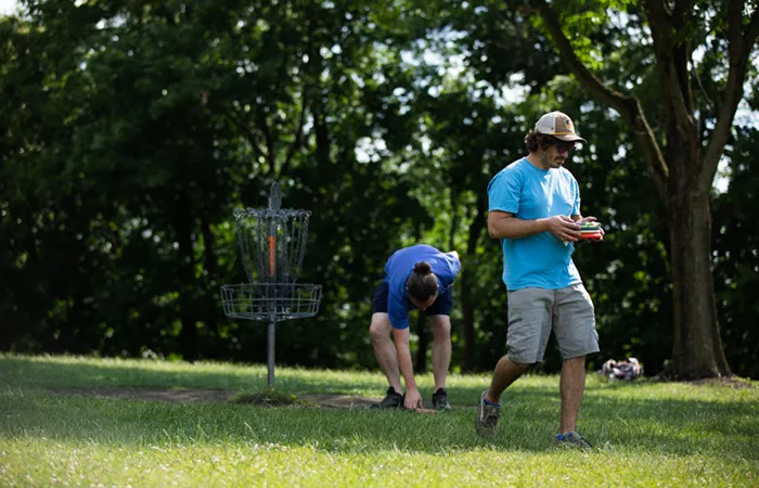 230614-discgolf-schenleypark-rshiring004.webp