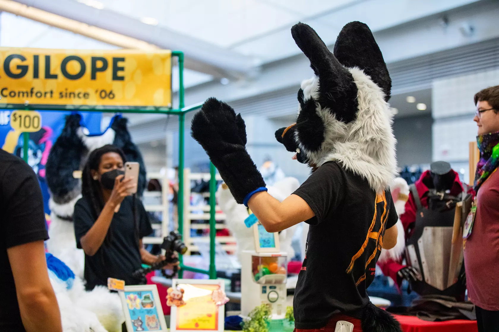 230701-anthrocon-2023-rshiring-057.webp