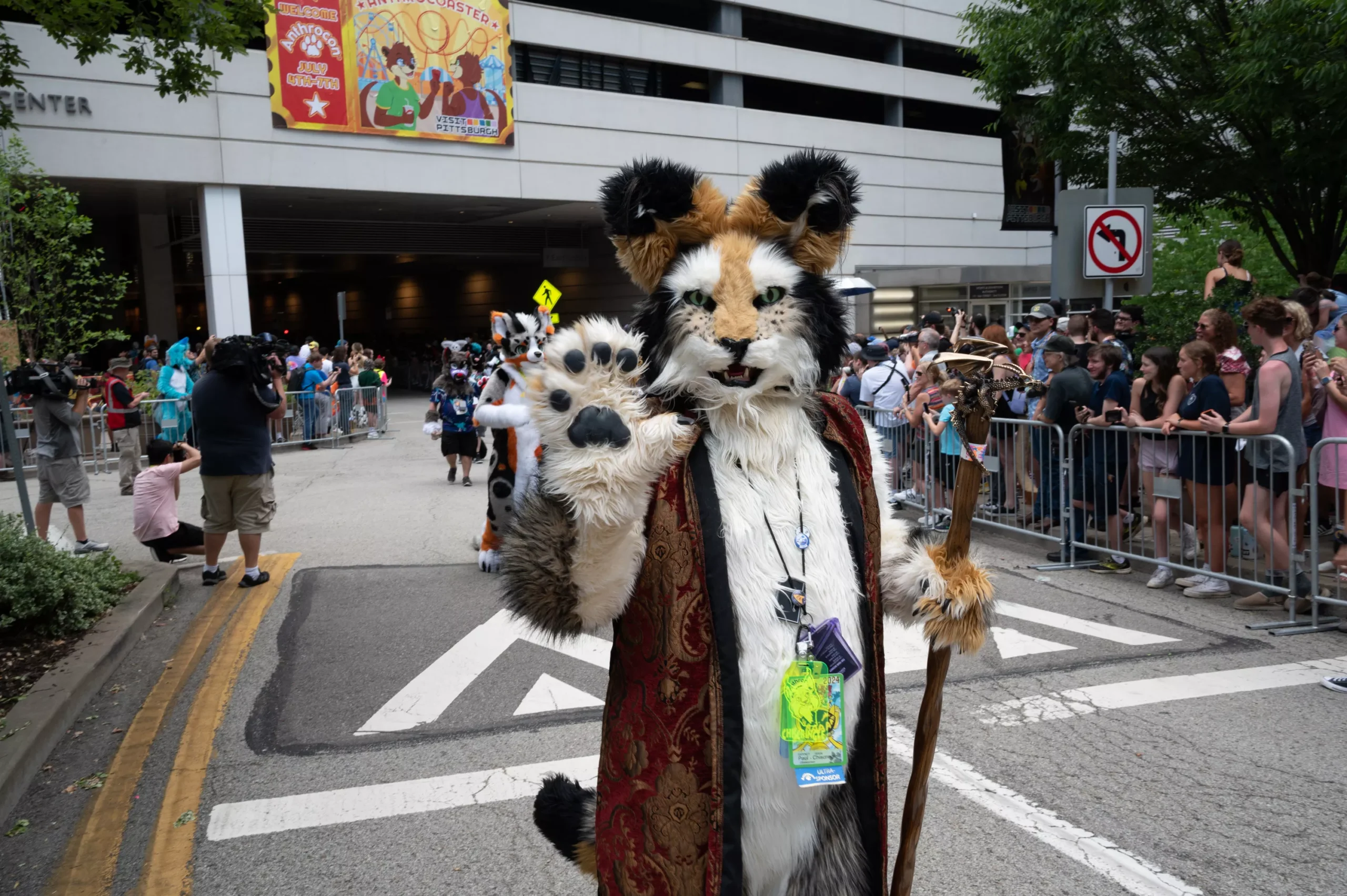 7-6-fursuit-09.webp