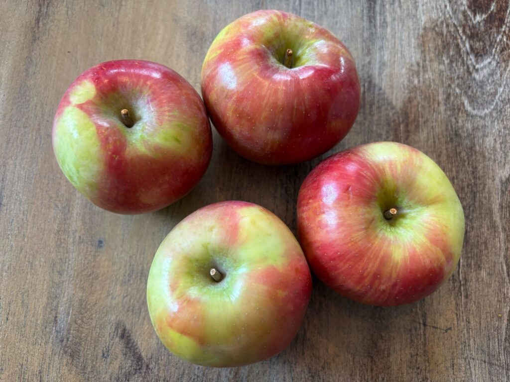 4 honeycrisp apples